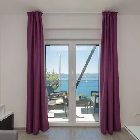 Mia 5 - Omis By Guide Mimice
