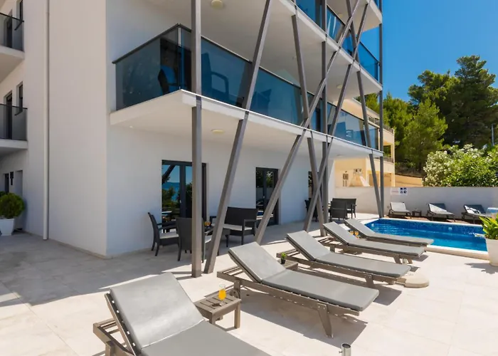 Mia 5 - Omis By Guide